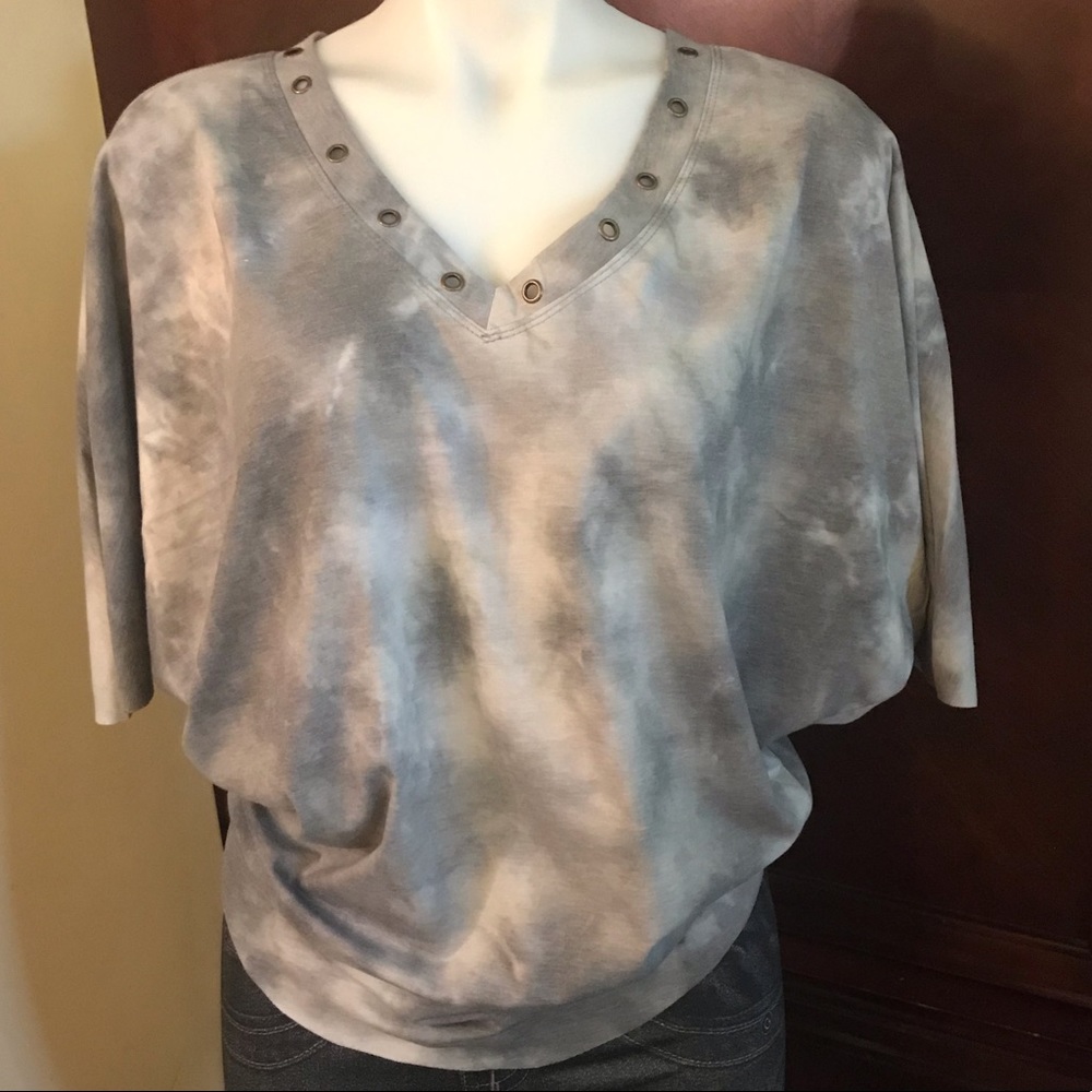 🆕 Catwalk Studio Light Gray Loose Fitted Top-Med